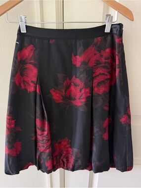 Ann Taylor Black A-Line Skirt with Red Floral Print size 0